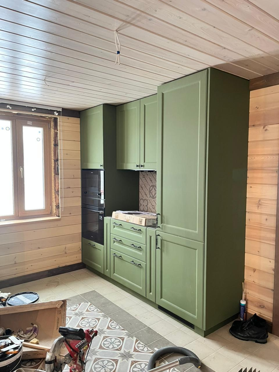 Фото с монтажа |Мебель на заказа: кухни, шкафы и т.д. в Томске. ГУДРУМ — Мебель на заказ в Томске | Кухни | Шкафы | Стулья и Столы