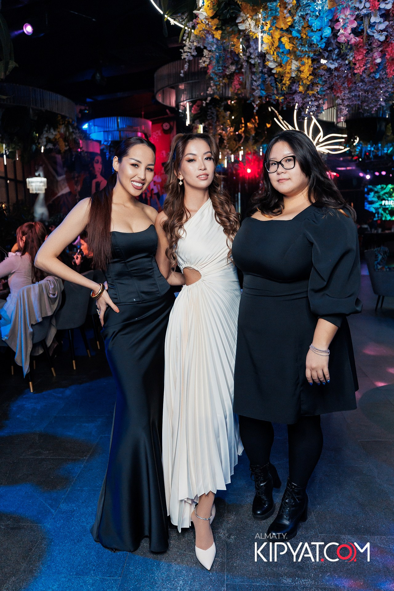 FRIENDS TERRACE & BAR. КИПЯТКОМ АЛМАТЫ! Фотосъемка мероприятий в Алматы