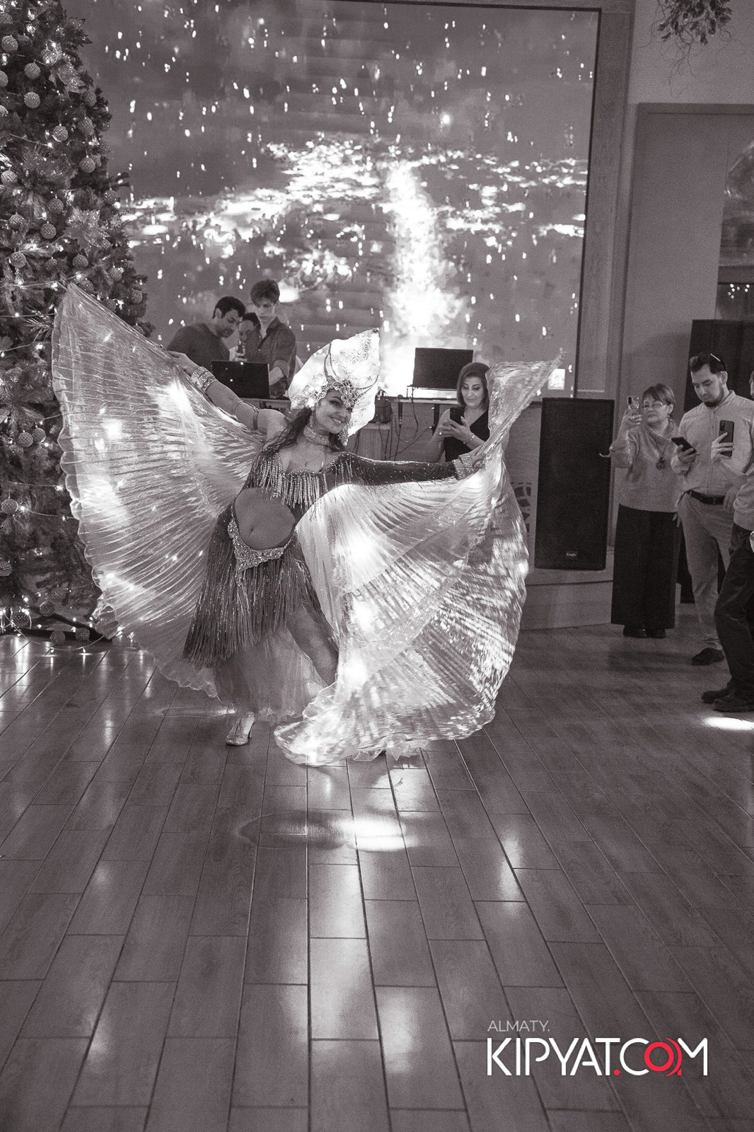 ГРУЗИНСКИЙ ДВОР НА КАБАНБАЙ БАТЫРА. КИПЯТКОМ АЛМАТЫ!