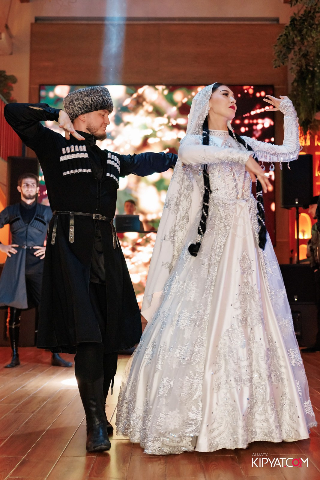 ГРУЗИНСКИЙ ДВОР НА КАБАНБАЙ БАТЫРА. КИПЯТКОМ АЛМАТЫ!