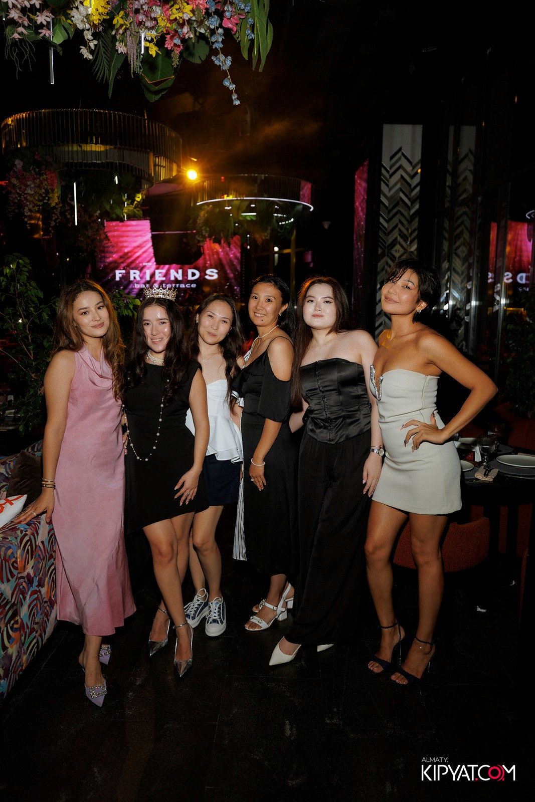 FRIENDS BAR & TERRACE. КИПЯТКОМ АЛМАТЫ! Фотосъемка мероприятий в Алматы