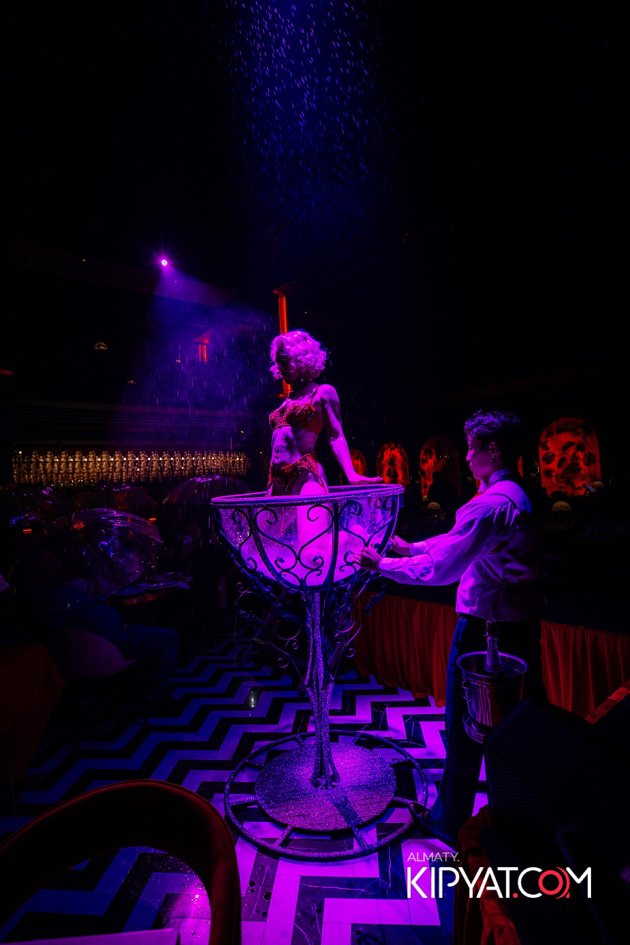 QUEEN. КИПЯТКОМ АЛМАТЫ!