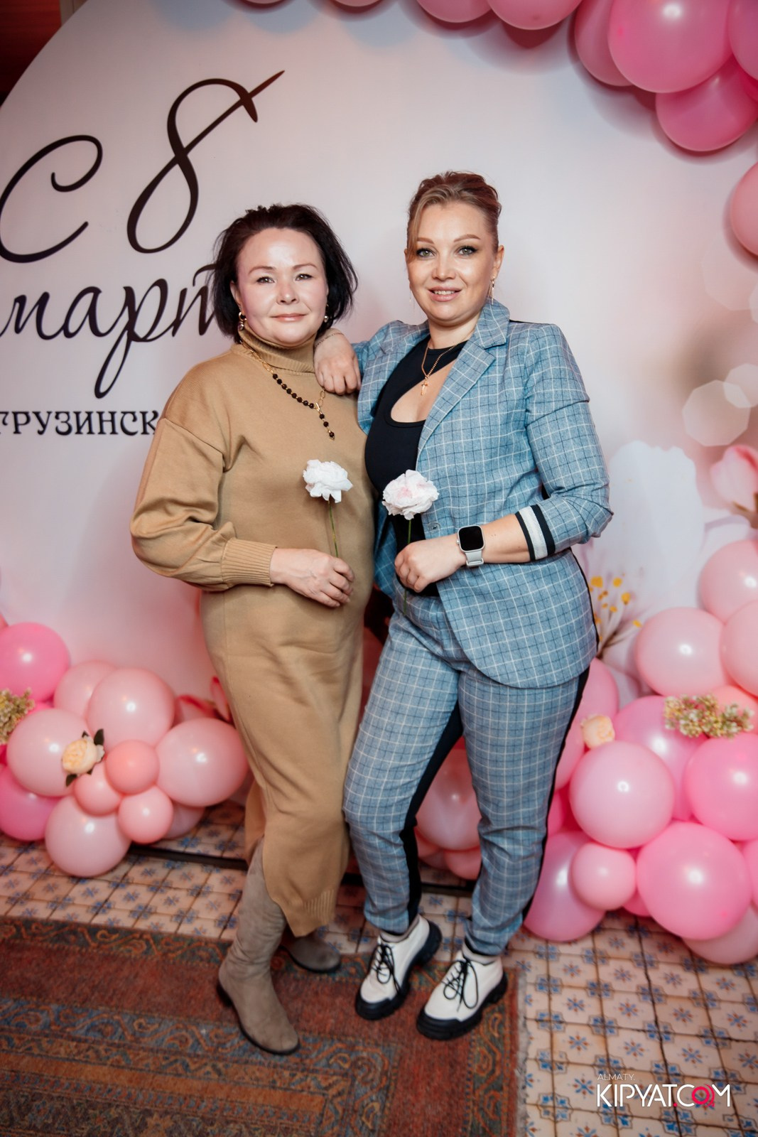 ГРУЗИНСКИЙ ДВОР НА КАБАНБАЙ БАТЫРА. КИПЯТКОМ АЛМАТЫ!