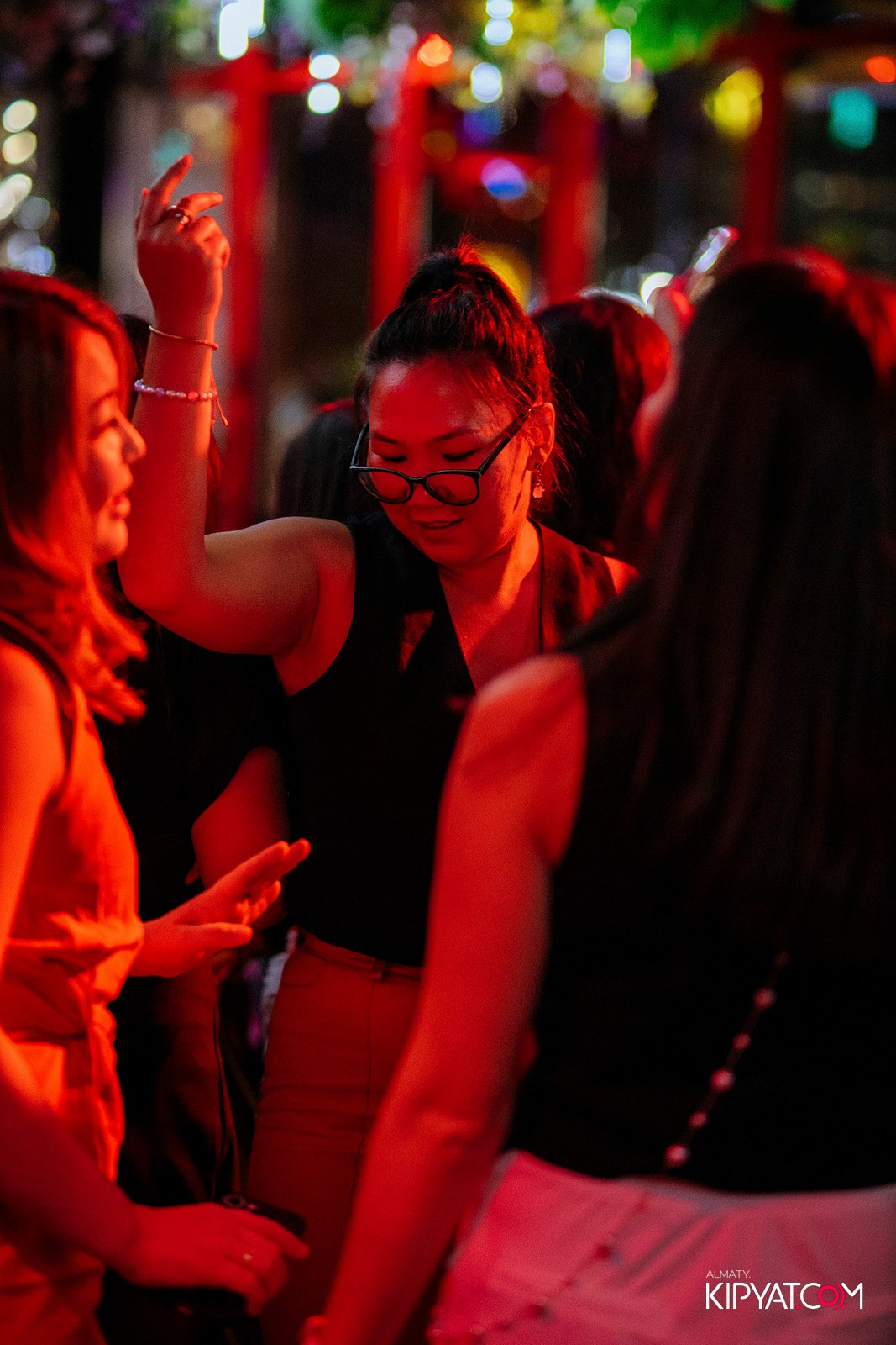 FRIENDS BAR & TERRACE. КИПЯТКОМ АЛМАТЫ!