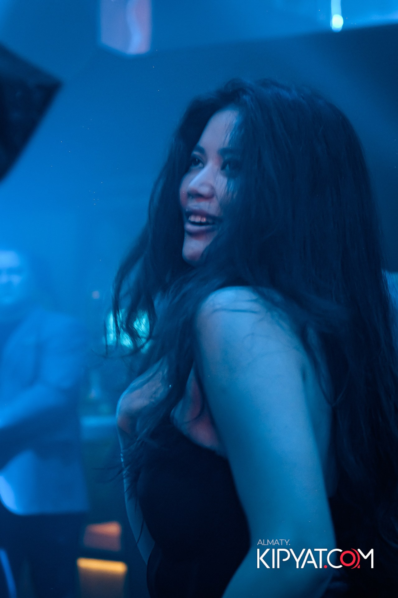 SANTA BARBARA ВЫСТУПЛЕНИЕ ГРУППЫ БРАТЬЯ ГРИММ. КИПЯТКОМ АЛМАТЫ!