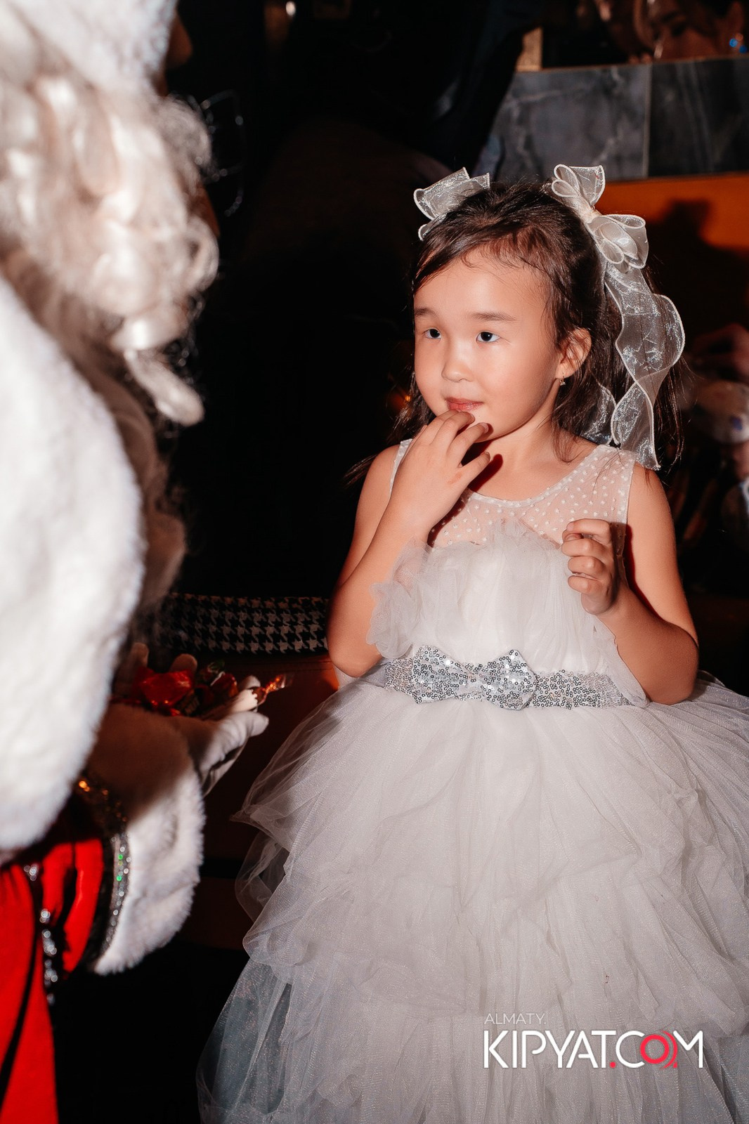 БАР ПАНАЕХАЛИ НА ТОЛЕ БИ. КИПЯТКОМ АЛМАТЫ!