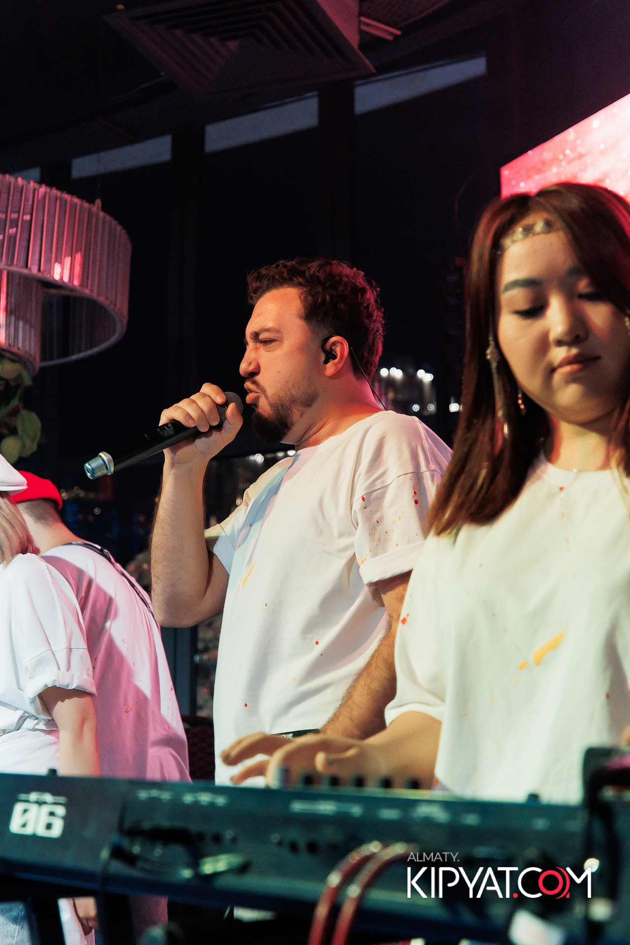 Friends bar & terrace. КИПЯТКОМ АЛМАТЫ!