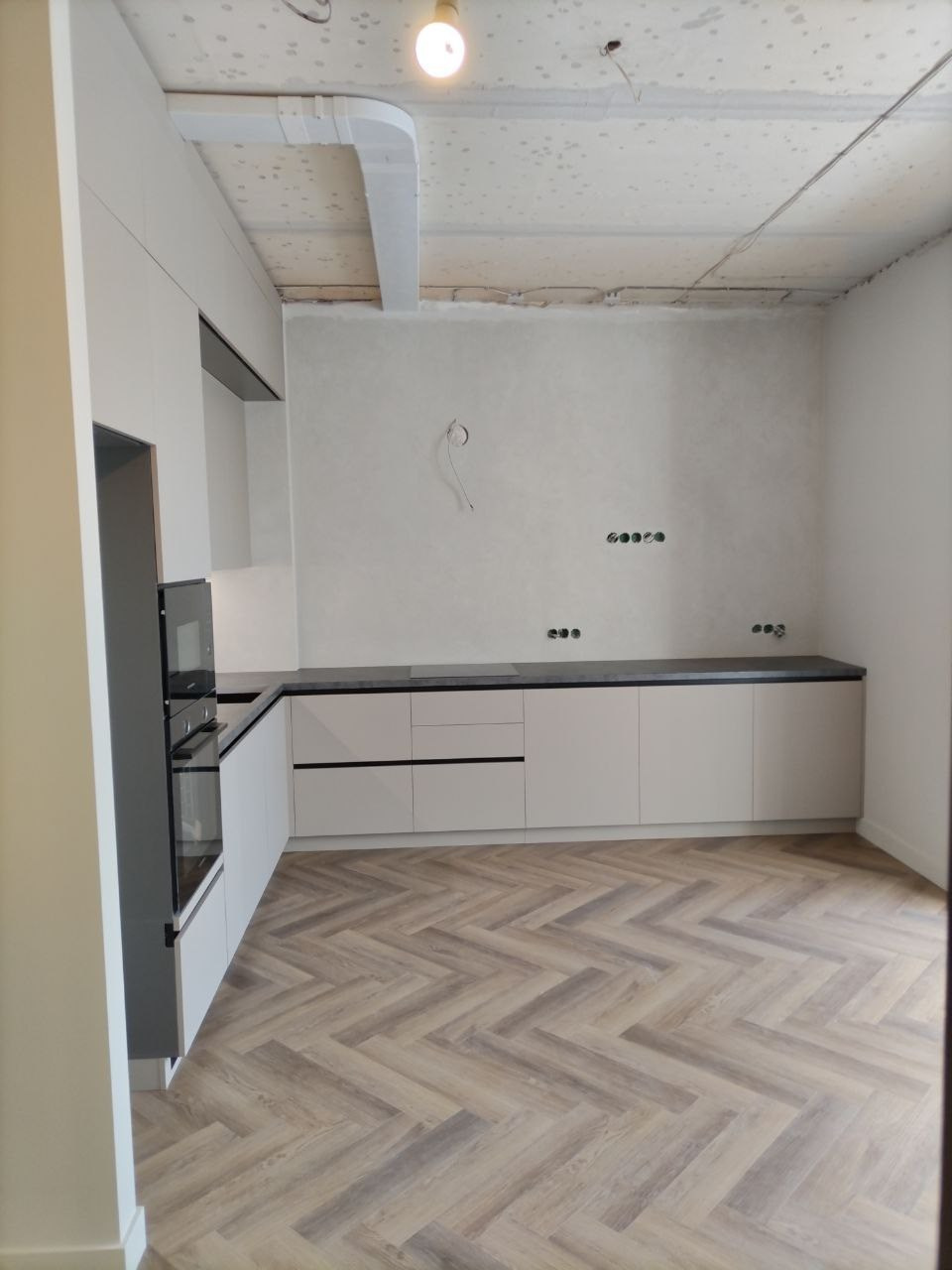 Фото с монтажа |Мебель на заказа: кухни, шкафы и т.д. в Томске. ГУДРУМ — Мебель на заказ в Томске | Кухни | Шкафы | Стулья и Столы