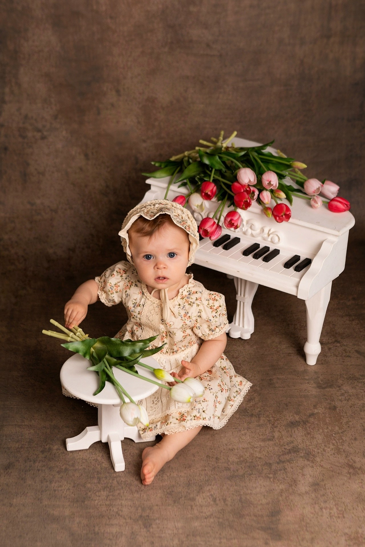 Фотозона с роялем. ФОТОГРАФ НА ГОДИК, БЕРЕМЕННОСТИ, НОВОРОЖДЕННЫХ, КРЕЩЕНИЯ МОСКВА