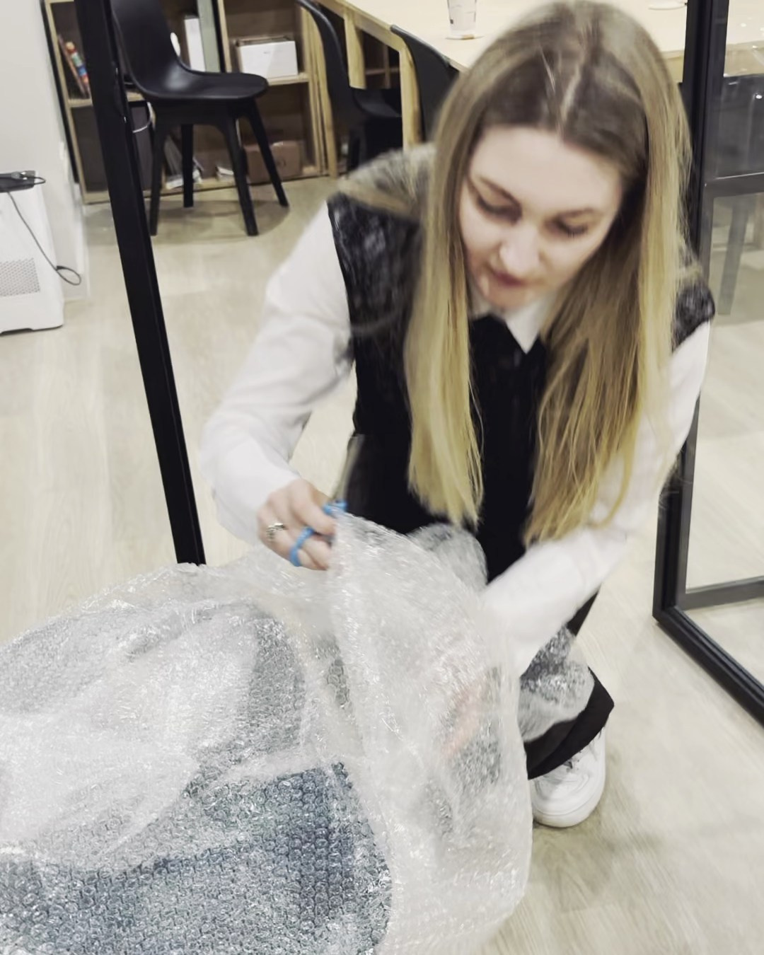 Стол FLY — предметный дизайн Дарины Ахтямовой, рождённый из ограничений. Роман Якунин — интерьерный фотограф в Алматы