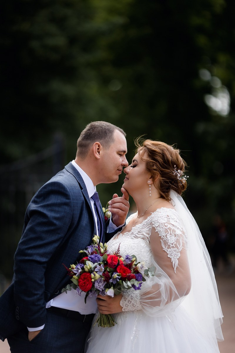 Свадебная фотосессия на улице. Свадебный фотограф в Санкт-Петербурге Антон Владимиров