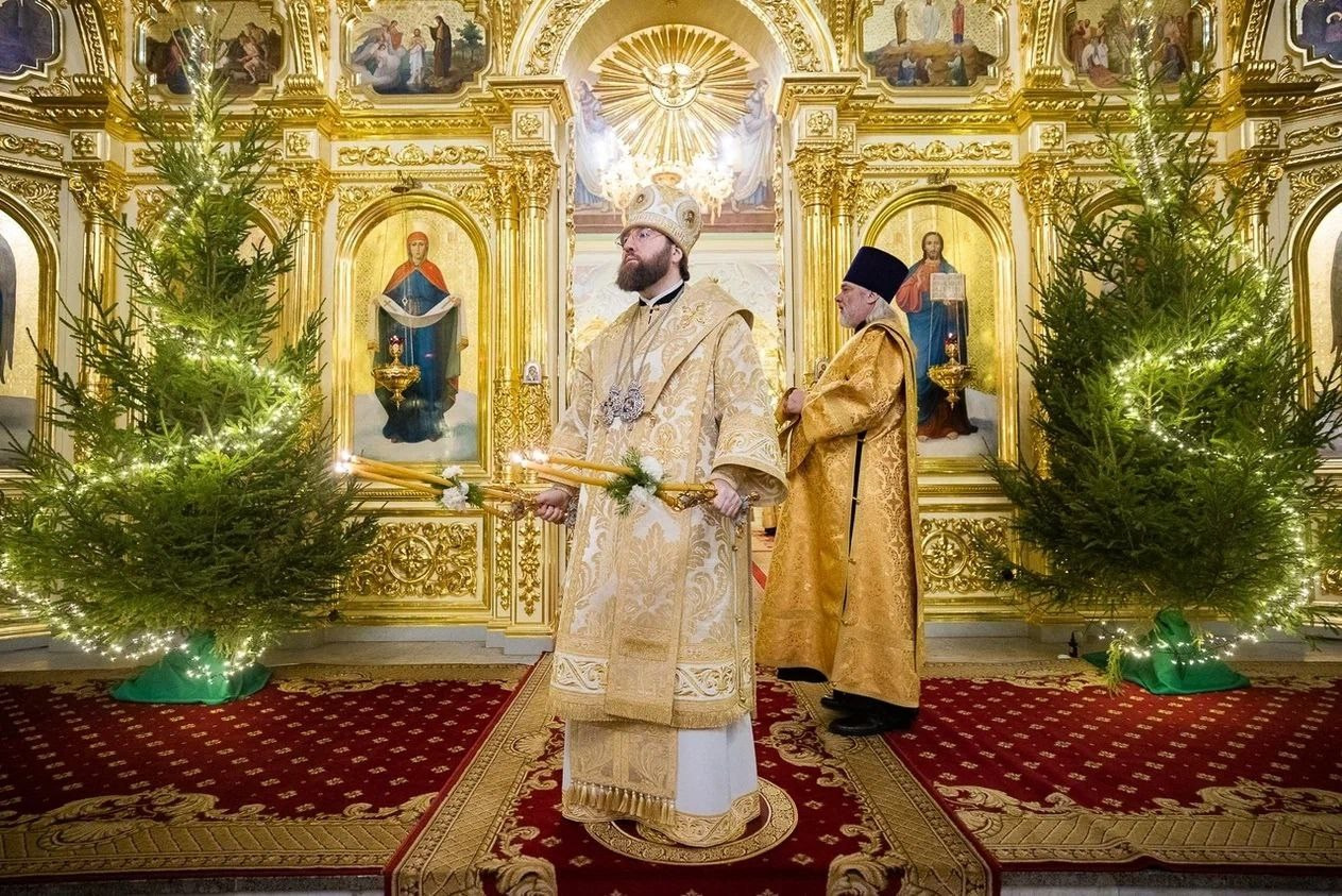 Благочинный Северо-Западного округа принял участие в Архиерейском Богослужении в Покровском соборе. Саратовское Северо-Западное благочиние