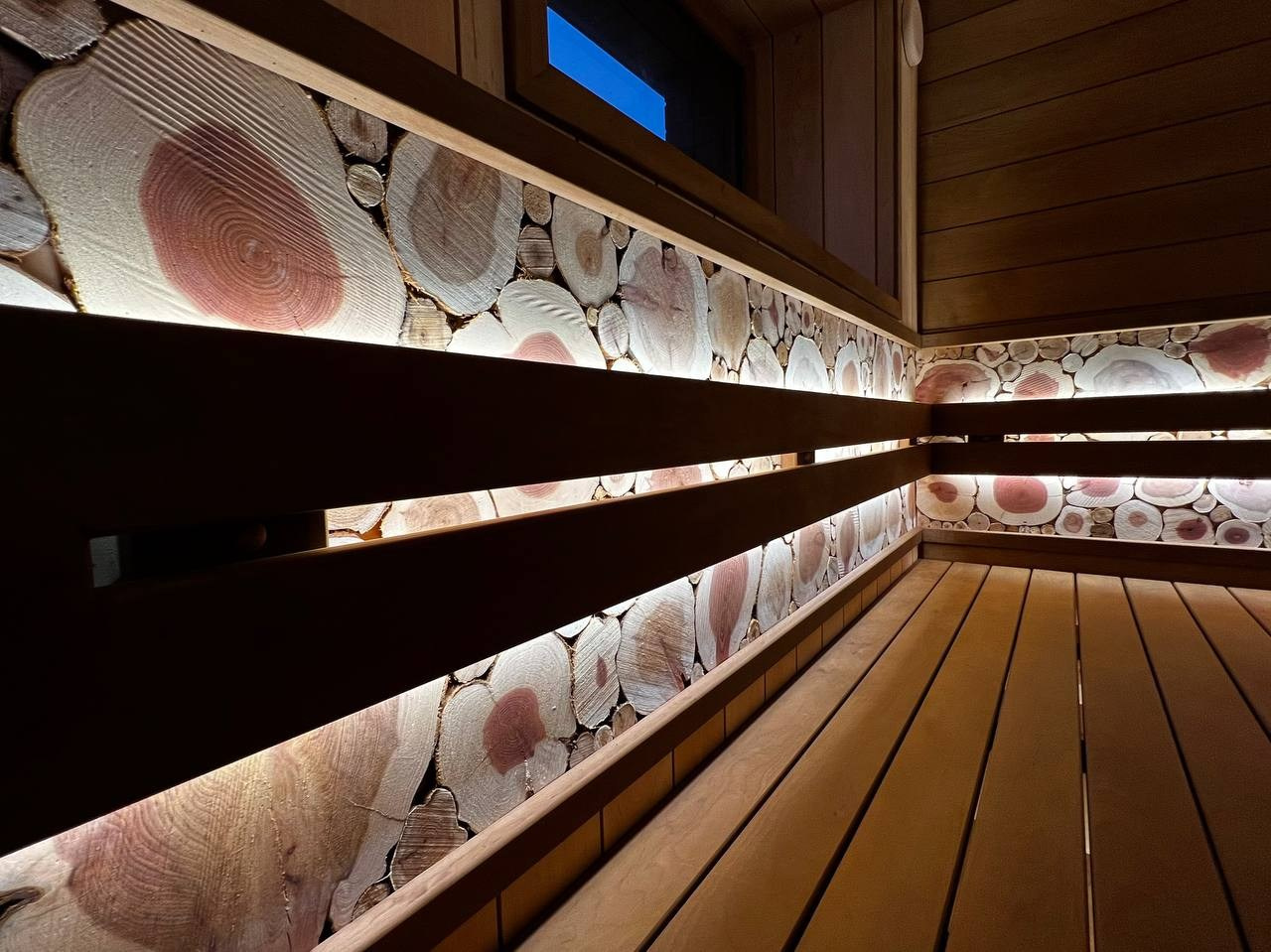 Сауна в Садах Времени на электрокаменке Sangens в облицовке из черного закаленного стекла. Выполнена в классическом стиле нашей команды. SaunaTopMasters