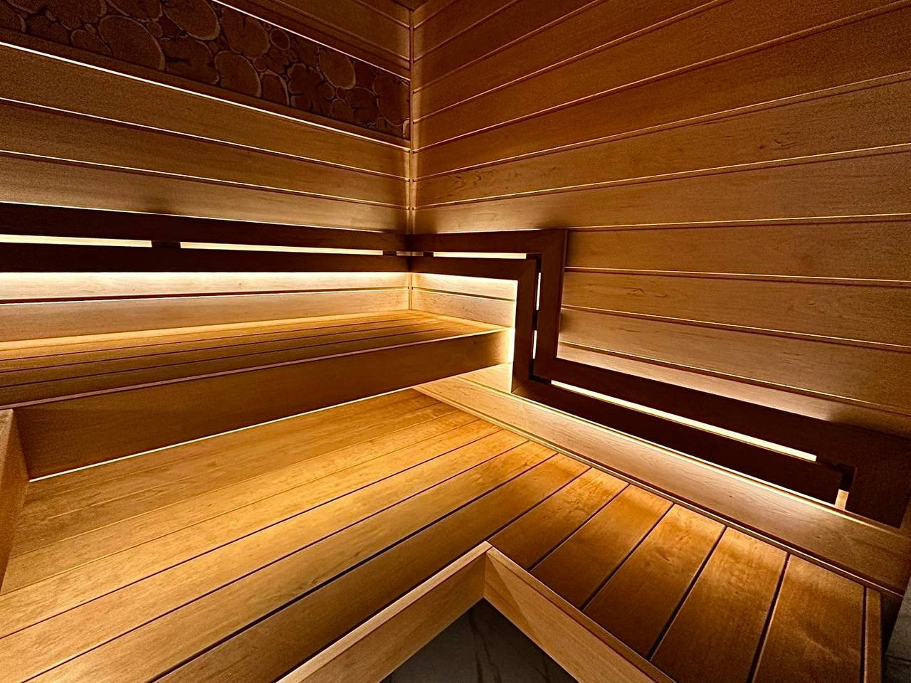 Сауна в Ольшаниках: просторный верхний полог для жаркого пара и уютный нижний — для юных ценителей бани. SaunaTopMasters