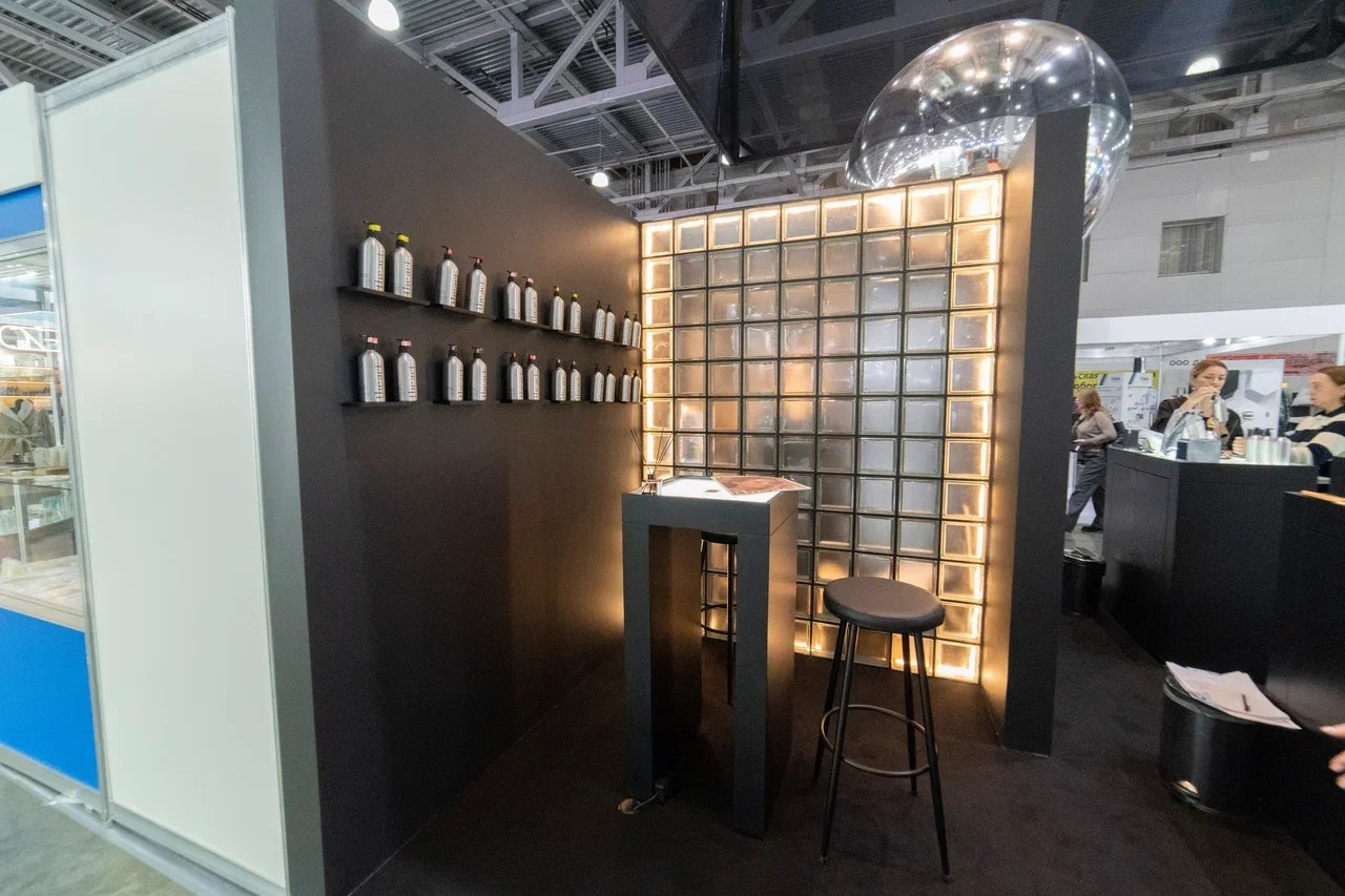 Выставочные стенды. Профессиональный портретный фотограф в Москве Владимир Глаголев