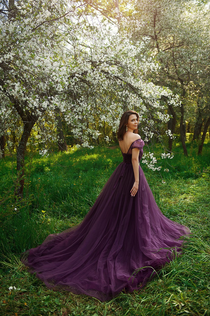 Анастасия в цветущем парке. Фотограф Кристина Гришина Рязань