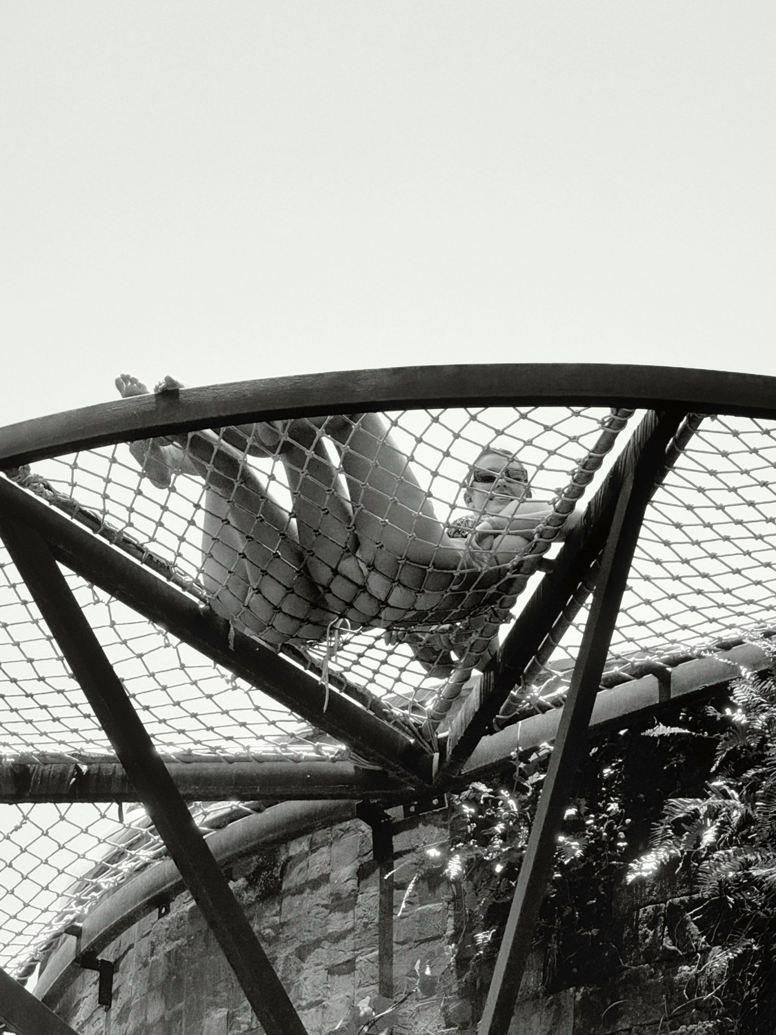 Современная концептуальная фотография о теле, уязвимости и идентичности. Визуальная практика на стиле честности, пост-иронии и искусства.Рекламная фотография, Концептуальная фотография, Современный художник, Психология, Коммерческий фотограф, Репортажный фотограф, Стрит фотография, Арт, Сюрреализм, Мобильная фотография, Снято на айфон, Дима Бурза