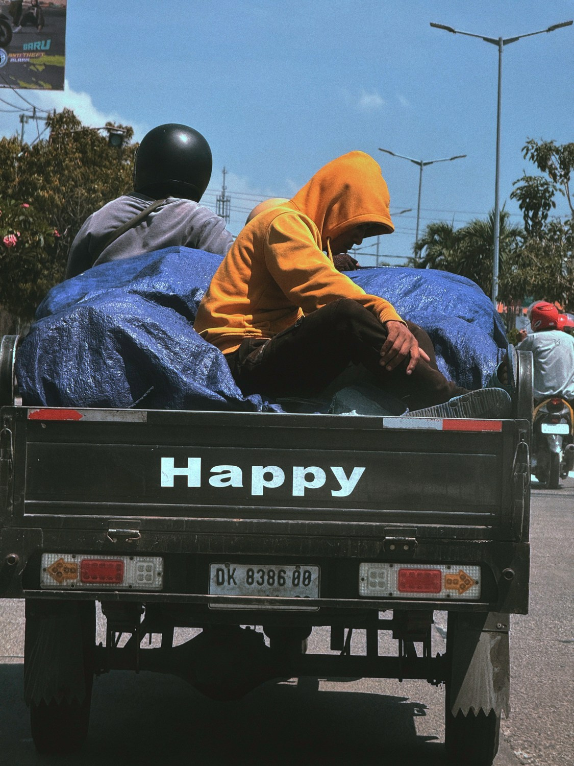 Современная концептуальная фотография о теле, уязвимости и идентичности. Визуальная практика на стиле честности, пост-иронии и искусства.Рекламная фотография, Концептуальная фотография, Современный художник, Психология, Коммерческий фотограф, Репортажный фотограф, Стрит фотография, Арт, Сюрреализм, Мобильная фотография, Снято на айфон, Дима Бурза