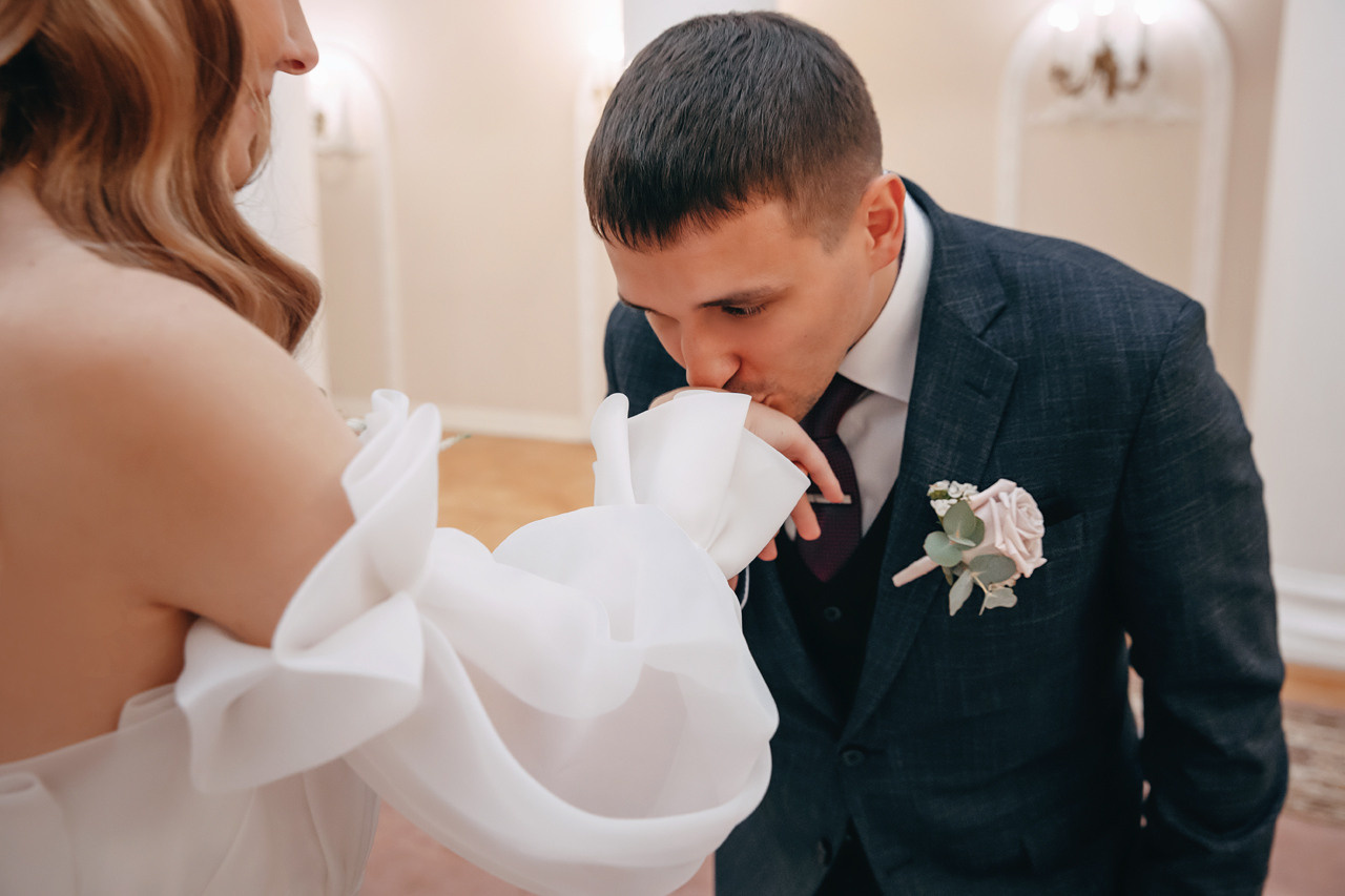 Андрей и Наташа (сборы, загс в Пушкине, прогулка, студия). Семейный фотограф в Санкт-Петербурге Алиса Мохова