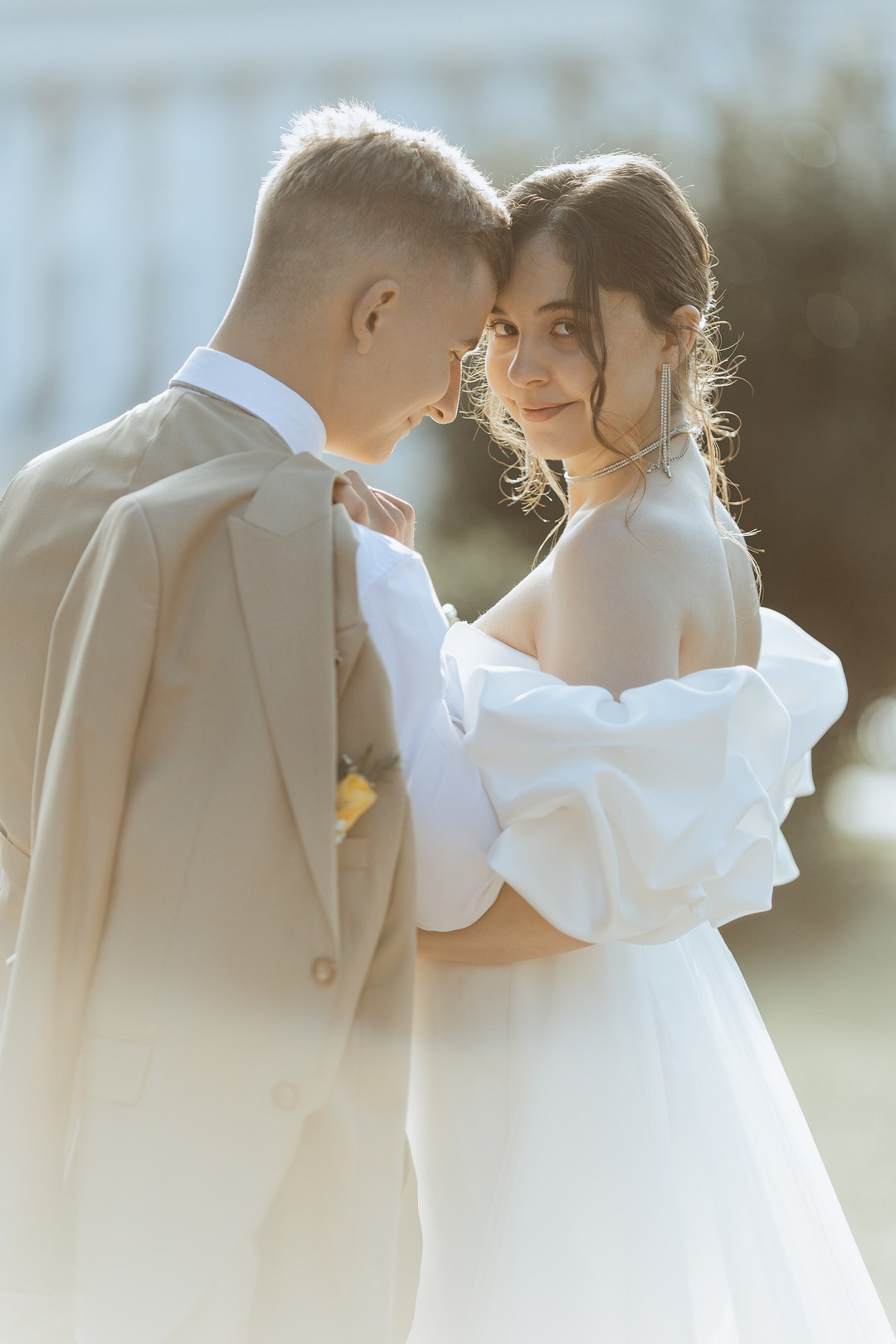  Влюблённые в объятиях исторических памятников