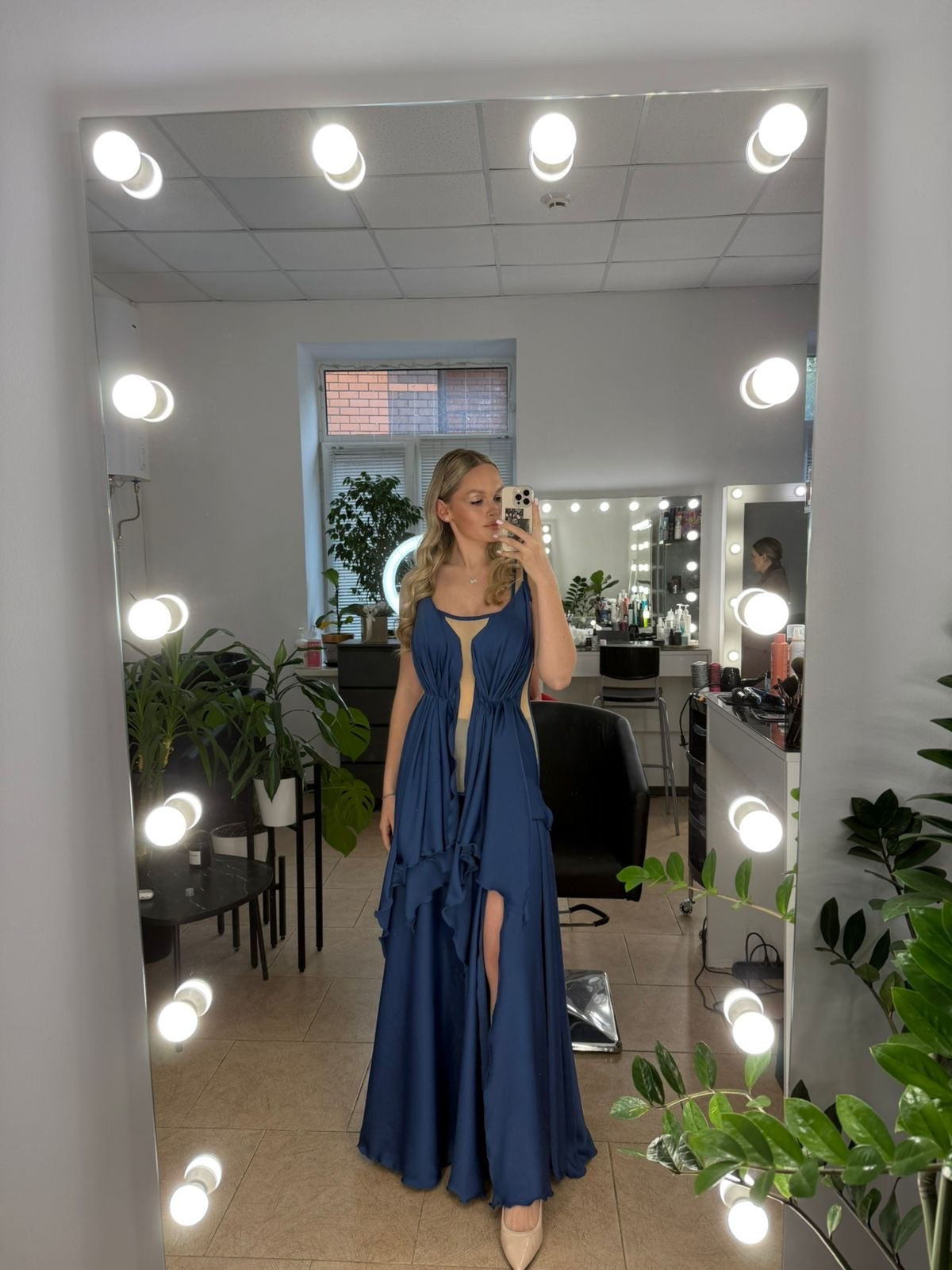 ПРИМЕРЫ ВЫПУСКНЫХ ПЛАТЬЕВ. Модельер Евгений Бременев