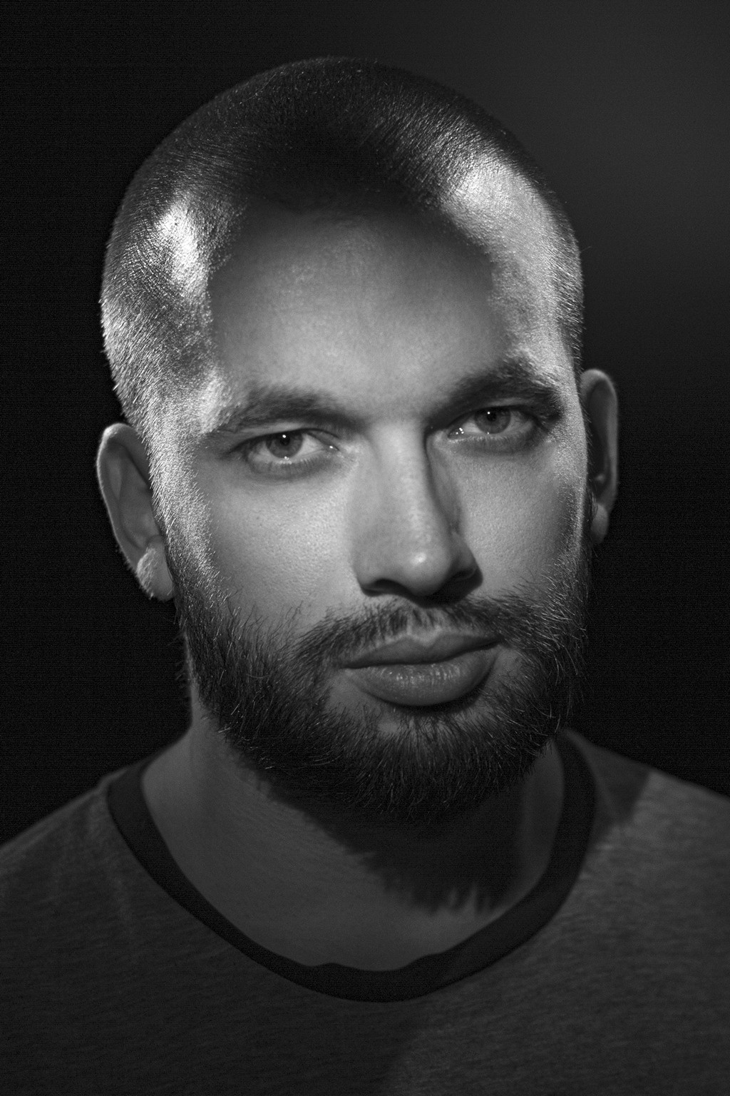 Мужской ЧБ портрет. Свадебный и репортажный фотограф в Москве и Московской области