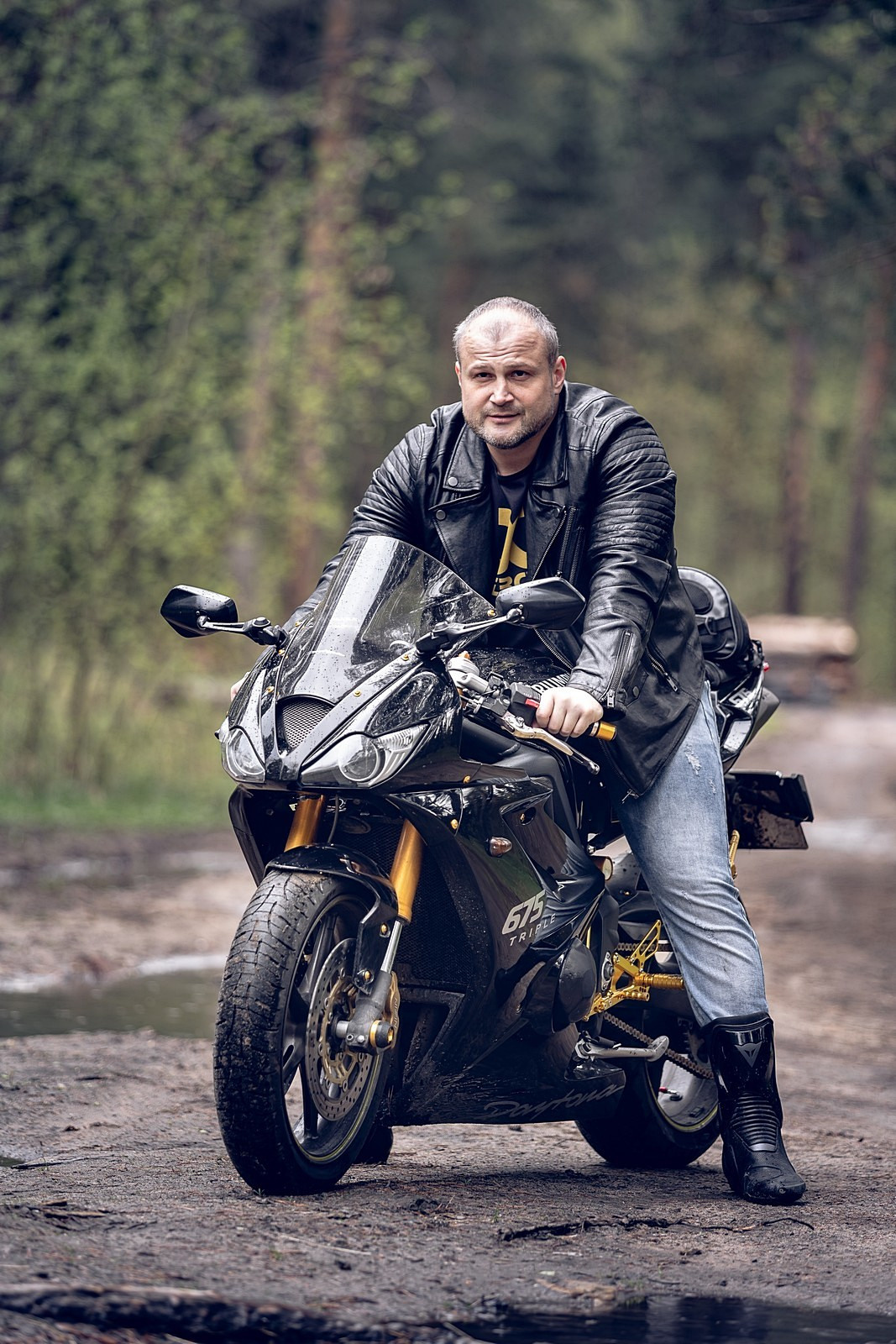 Мужской портрет с мото. Свадебный и репортажный фотограф в Москве и Московской области