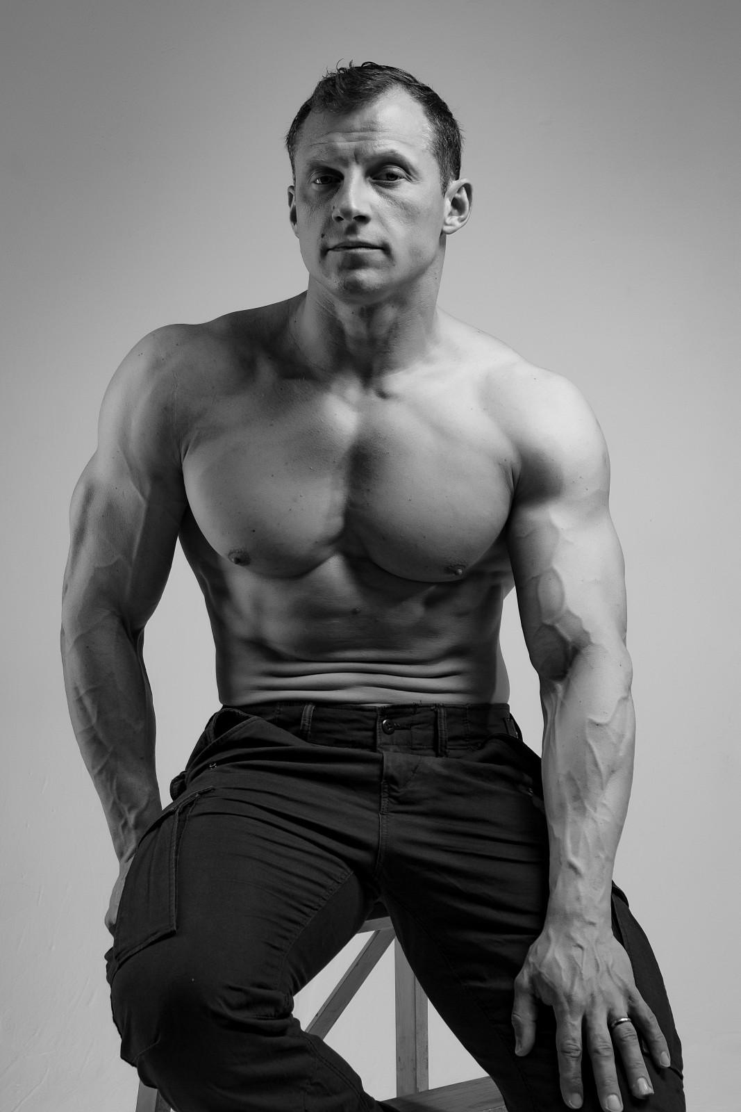 Мужской скульптурный портрет. Свадебный и репортажный фотограф в Москве и Московской области