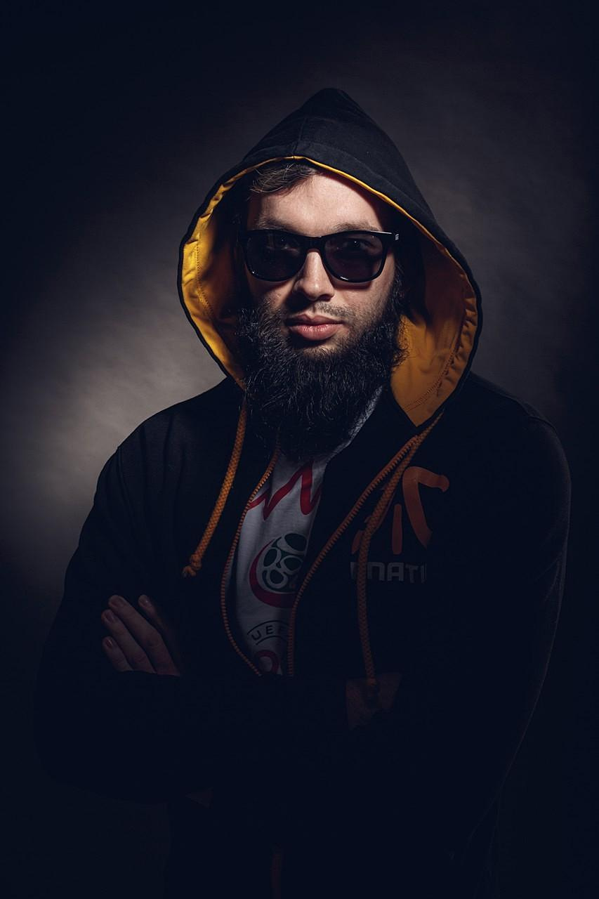 Мужской портрет в студии. Свадебный и репортажный фотограф в Москве и Московской области