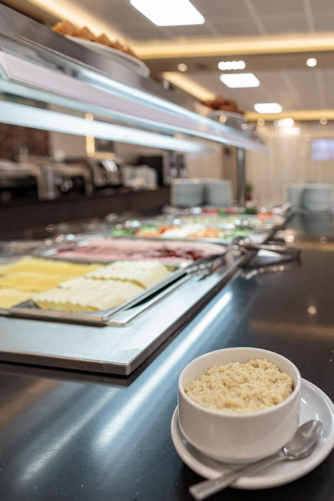 Шведский стол Гостиничного комплекса Севастополь. Свадебный и репортажный фотограф в Москве и Московской области