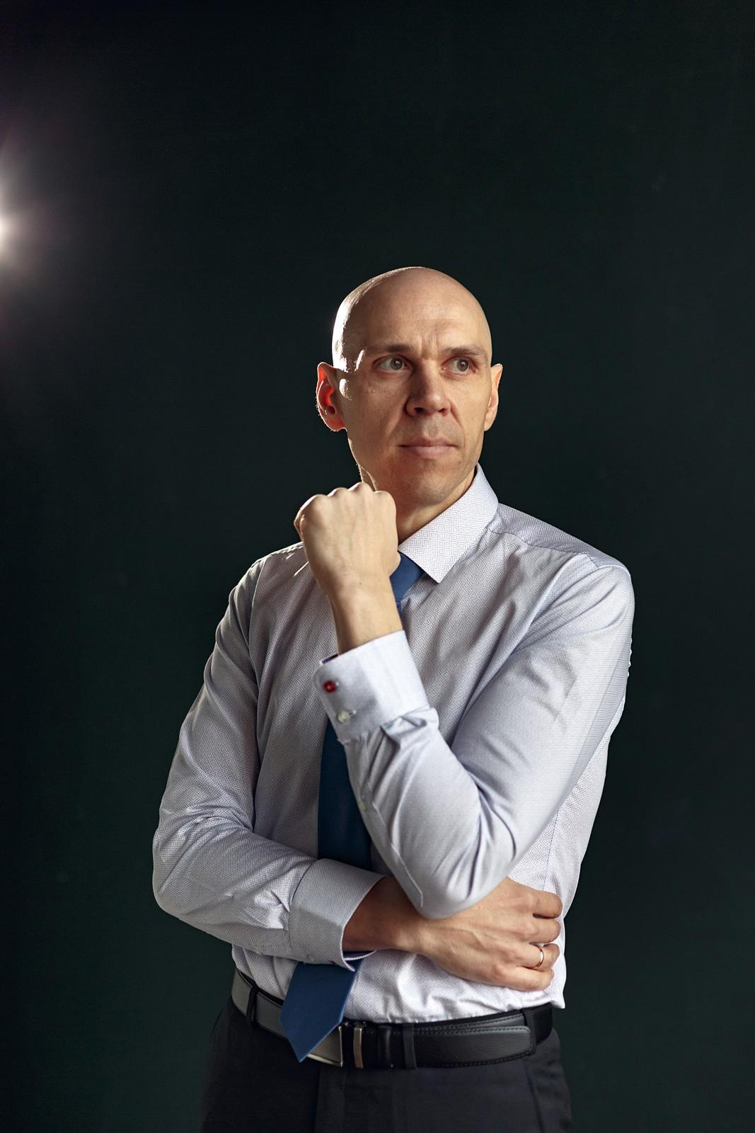 Мужской портрет в студии. Свадебный и репортажный фотограф в Москве и Московской области