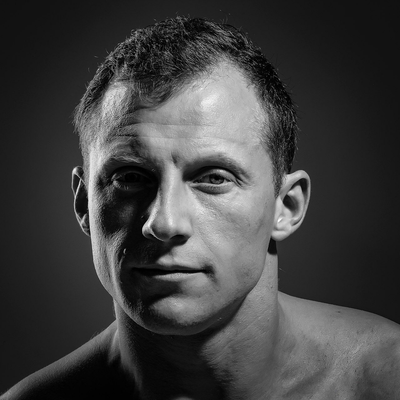 Мужской ЧБ портрет. Свадебный и репортажный фотограф в Москве и Московской области