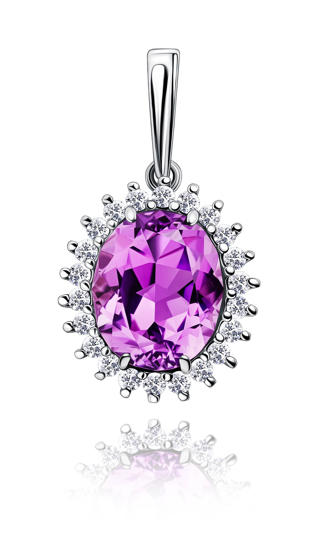 Фотосъемка ювелирных изделий, кулон из белого золота с большим цветным камнем на белом фоне