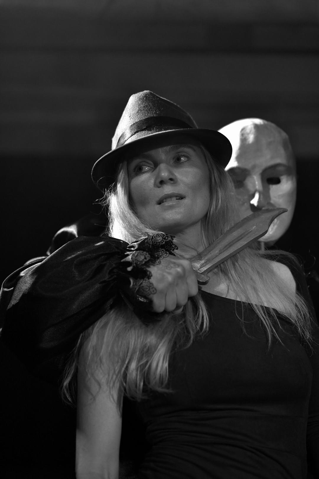 Индивидуальная фотосессия в ночном театре — фотограф Жанна Шестопалова