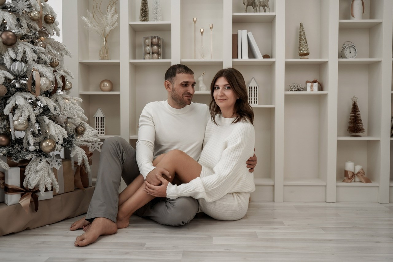 Семейный фотограф в Батайске и Ростове-на-Дону. Новогодняя фотосессия в студии Белый кролик. Свадебный фотограф в Ростове-на-Дону. Таинство Крещения и Венчания, семейные фотосессии. Алёна Чёботова