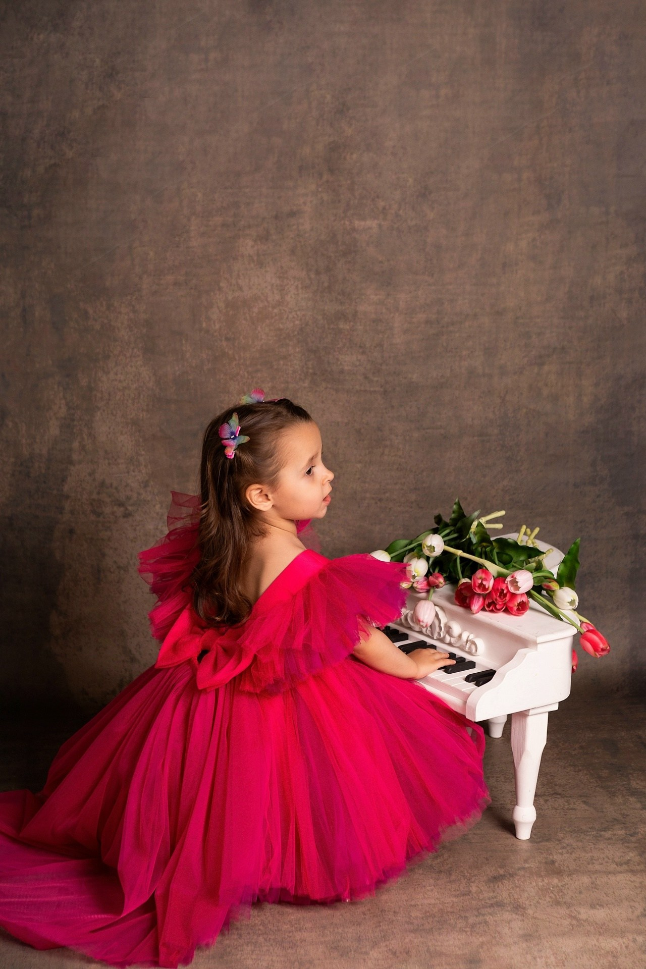 Фотозона с роялем. ФОТОГРАФ НА ГОДИК, БЕРЕМЕННОСТИ, НОВОРОЖДЕННЫХ, КРЕЩЕНИЯ МОСКВА