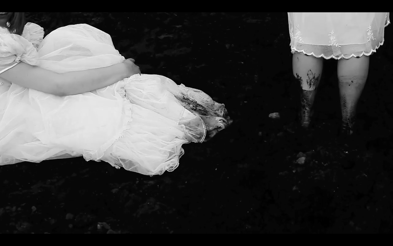 ГРЯЗЬ. Художественная группа «Нежные Бабы»