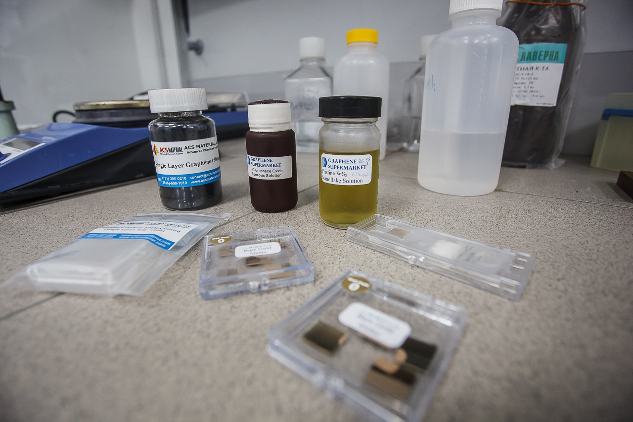 Science and laboratories. Evgeny Pelevin. Photographer. Industry, reporting, weddings, portrait