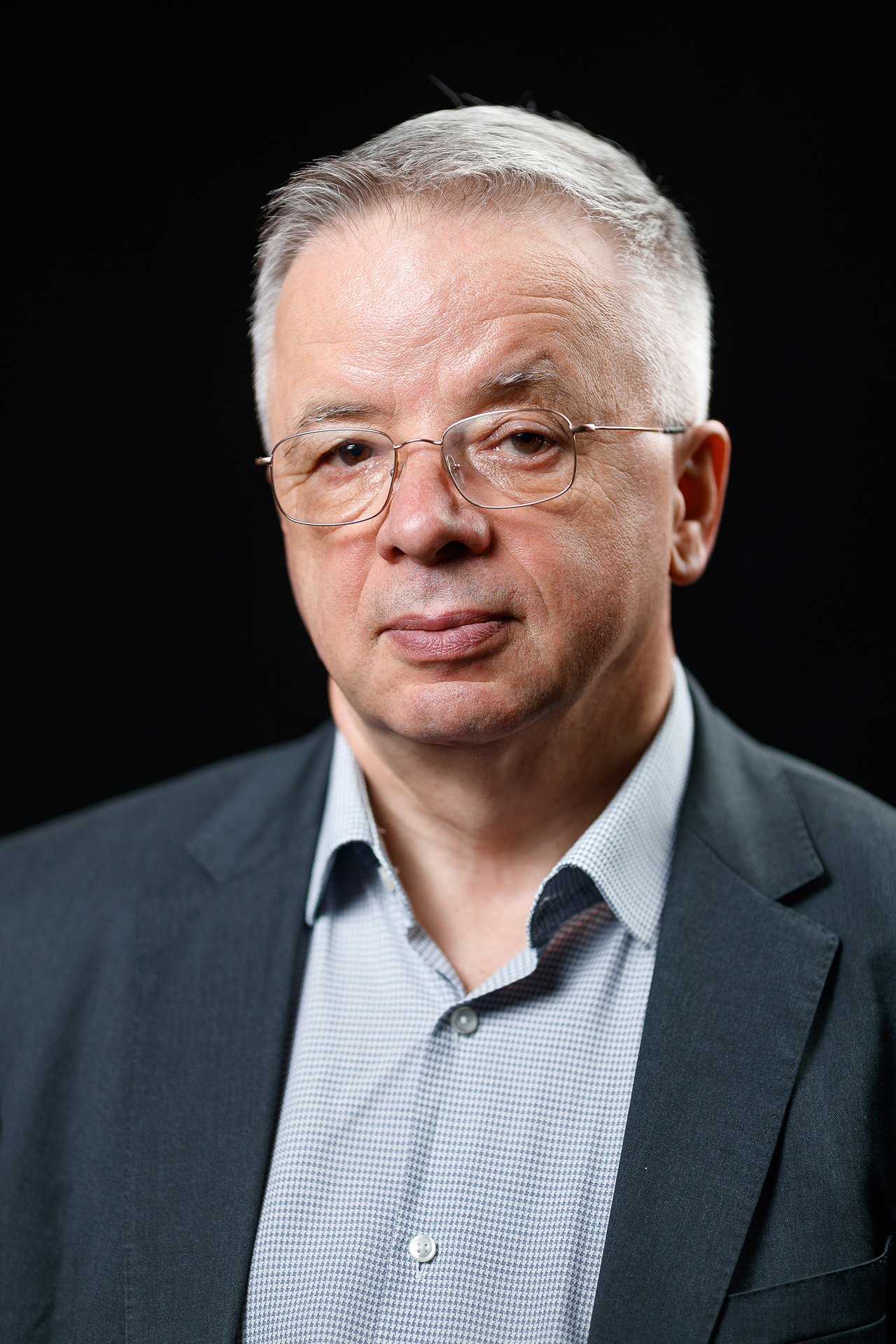 דְיוֹקָן. יבגני פלבין. צלם. תעשייה, דיווחים, חתונות, פורטרט