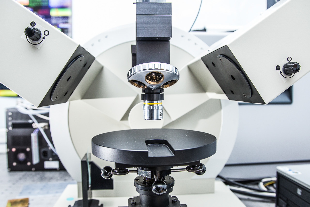 Science and laboratories. Evgeny Pelevin. Photographer. Industry, reporting, weddings, portrait