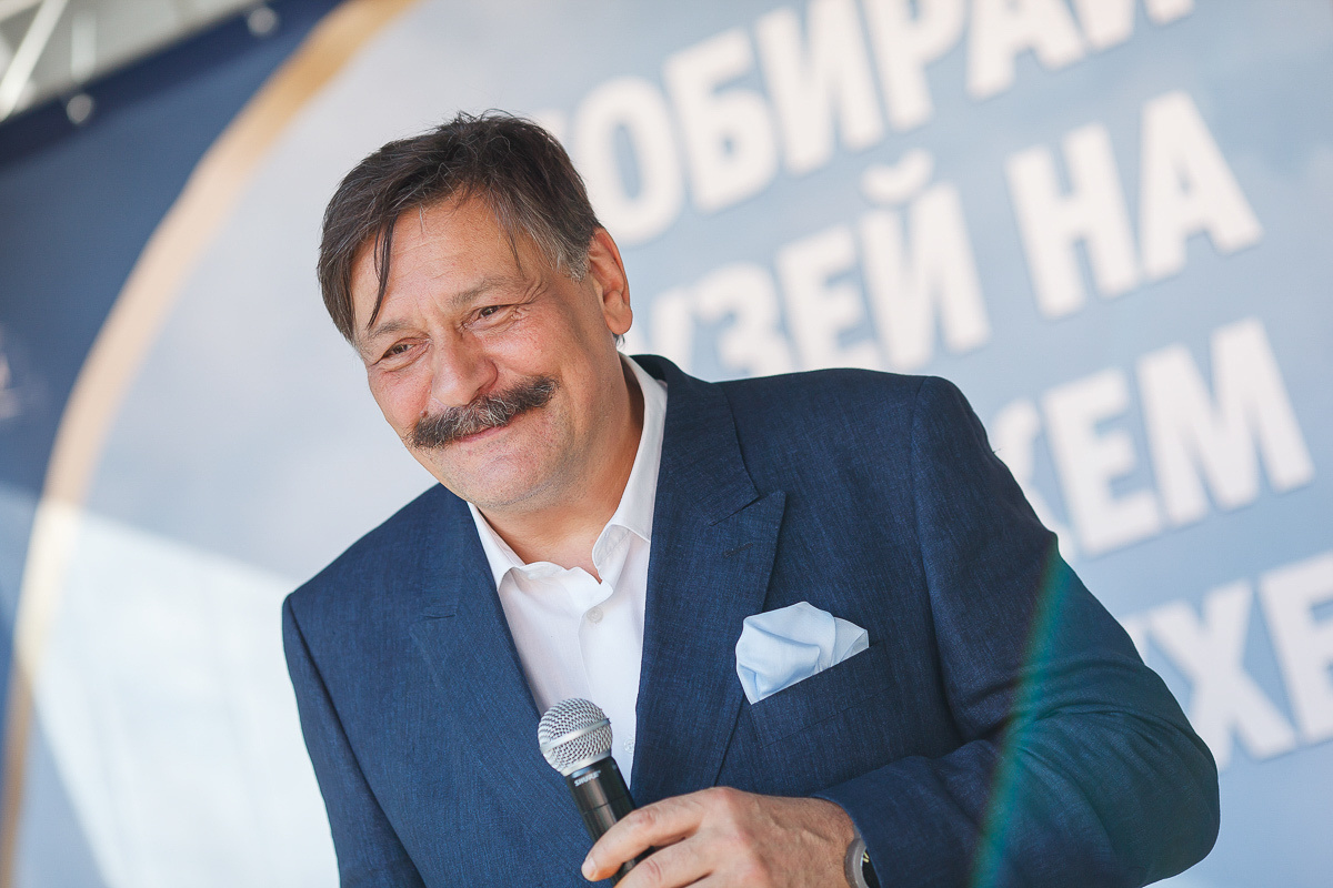 Evgeny Pelevin. Photographer. Industry, reporting, weddings, portrait