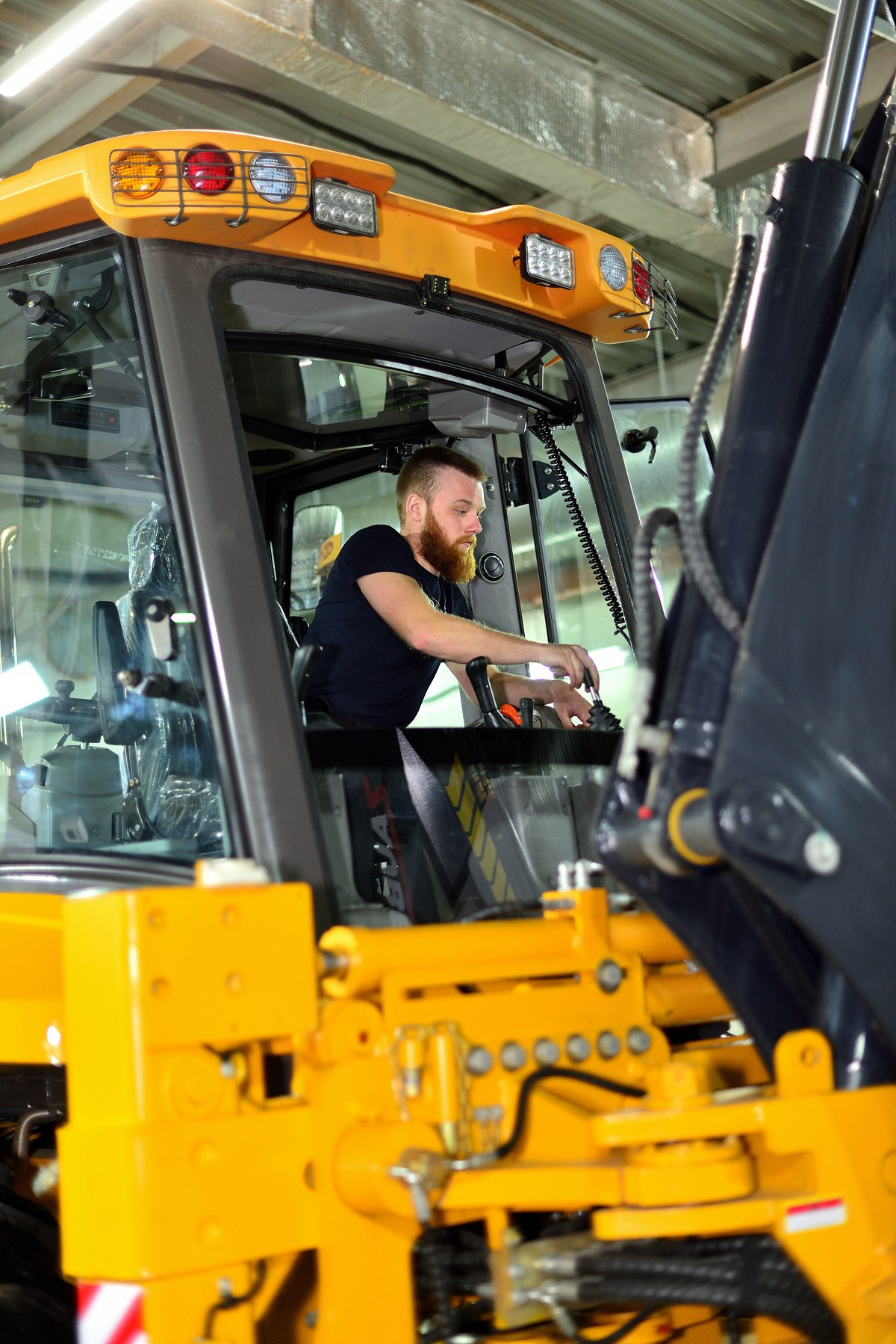 Центр технического обслуживания. Фотограф Сергей Сергеев