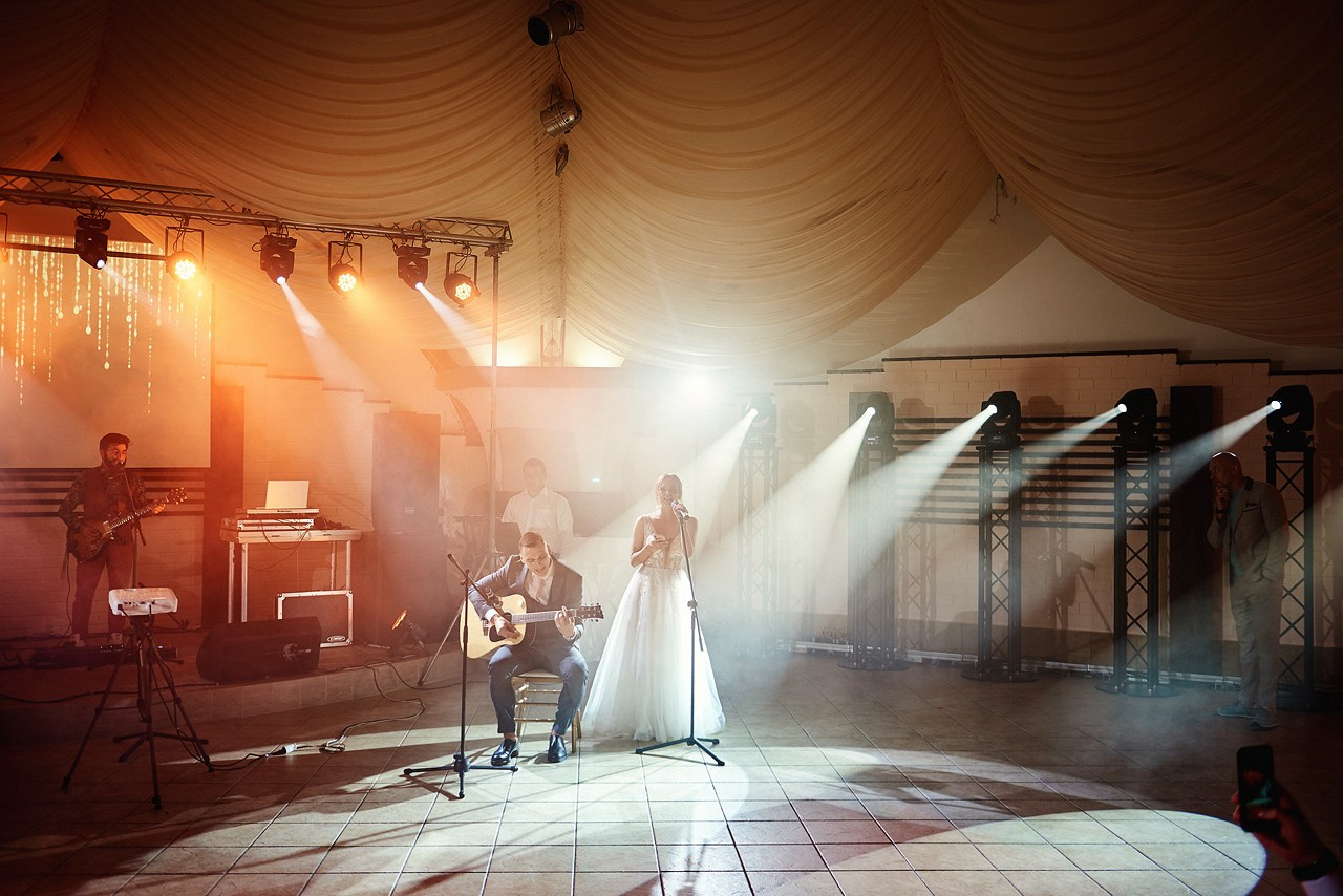 ИВЕНТОВЫЙ СВЕТ (EVENT LIGHT) НА СВАДЬБЕ. Фото и видеосъемка в Кызыле, аэросъемка Кызыл, фотограф, видеограф