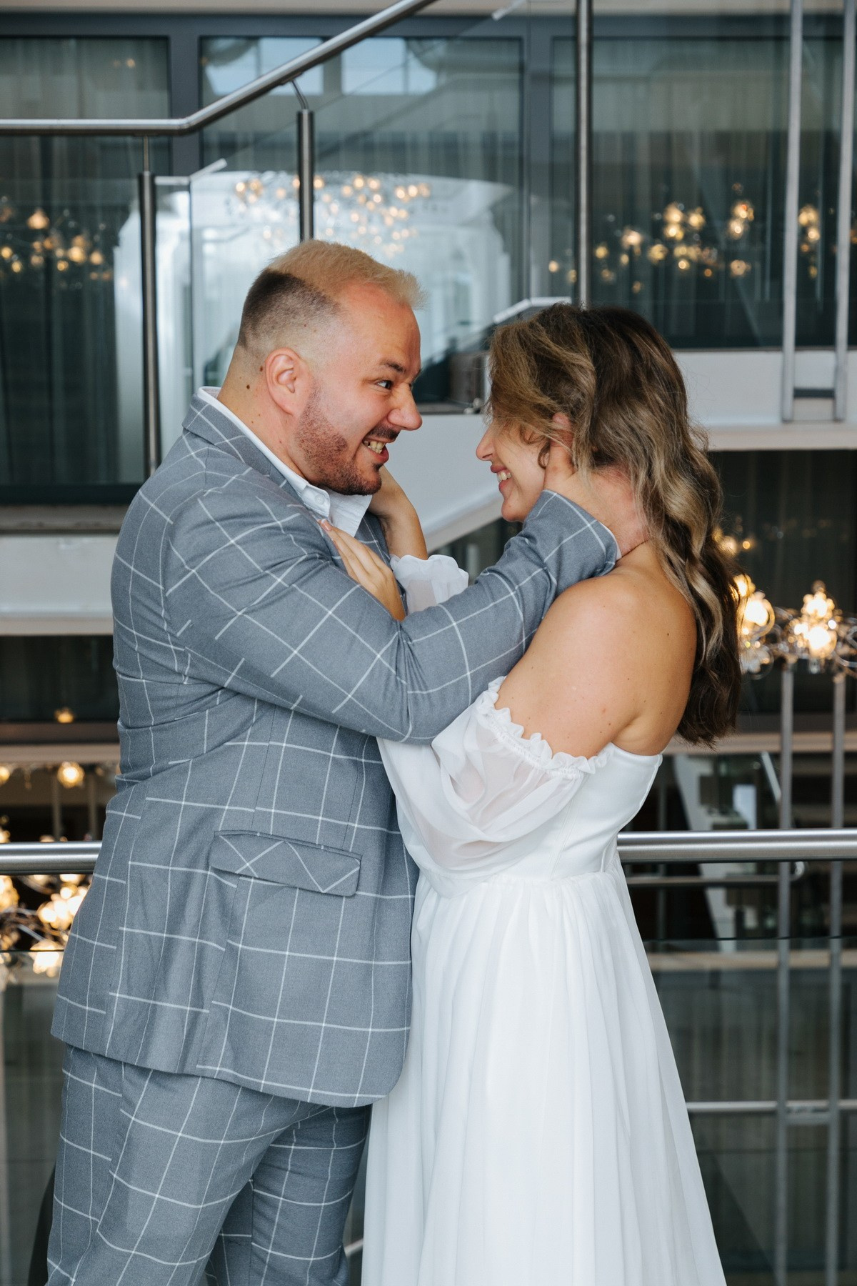 Свадебная регистрация и микропрогулка в Петергофе. Фотограф крещение венчание в Петербурге! Помогает подобрать храм и посоветовал душевного батюшку в СПб