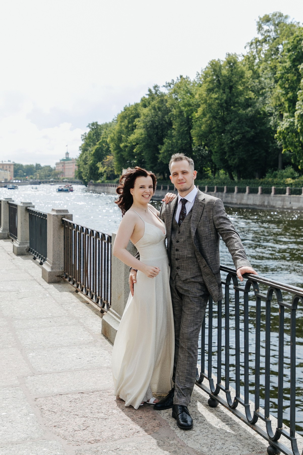 Свадебная прогулка в СПб, фотограф Денис Дорфф. Фотограф крещение венчание в Петербурге! Помогает подобрать храм и посоветовал душевного батюшку в СПб