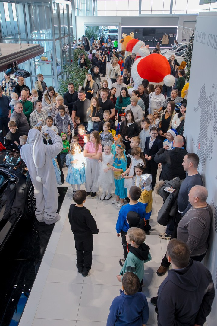 Чудеса на новогодней елке: хоровод игрушек. Репортажная съемка Иркутск Александр Ростов