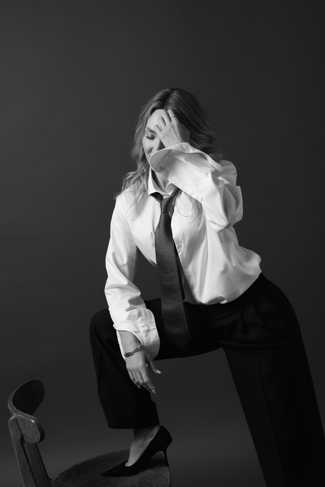 Натали коричневый фон. Профессиональный фотограф Татьяна Евглевская