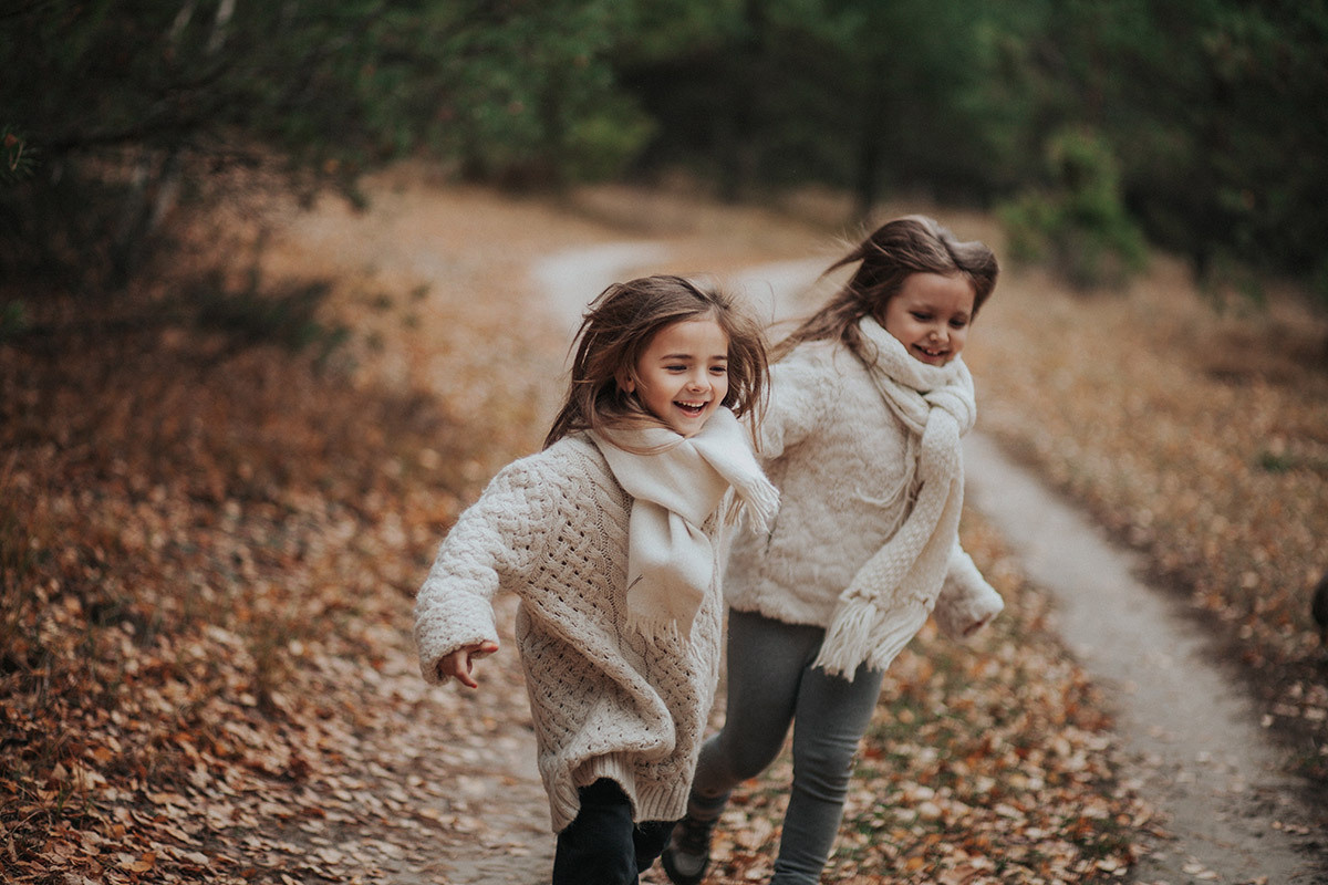 Осень. Полина и Маша. Фотограф Мальнева Юлия в Липецке, в Москве. Фотостудия MARU в Липецке