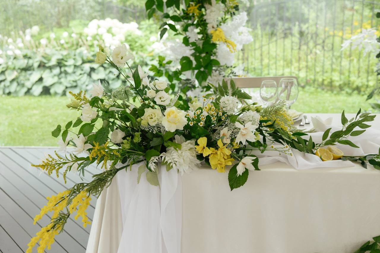 Яркий декор с использованием фруктов и овощей. Подрядчики и друзья сети свадебных площадок House for wedding