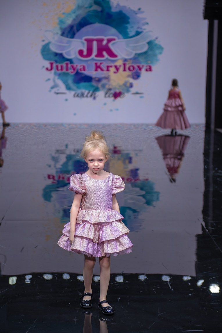 SochiFashionWeek2024 дизайнер Юлия Крылова. Семейный и коммерческий фотограф в Сочи Александр Бодунов